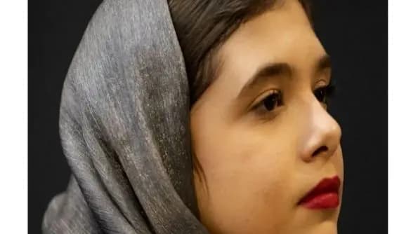 برقع بلوچی متفاوت سیما خضرآبادی/ سفر لاکچری خانم بازیگر به جزیره هنگام
