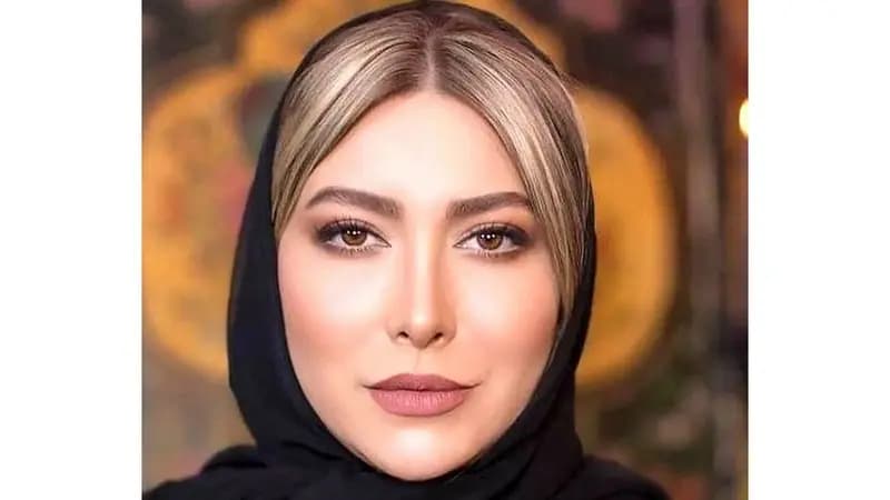  فیلم آواز خوانی فریبا نادری با آهنگ هایده  / عزیزان همه با هم بخونید- که امشب شب عشق …!