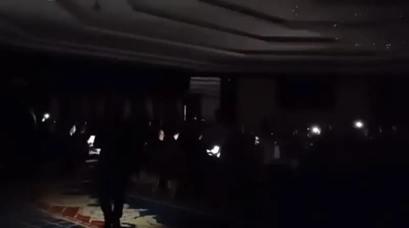 ببینید| برق اجلاس اکو تهران هم قطع شد