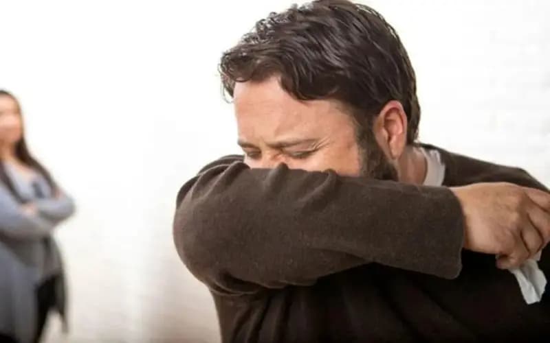 آیا عطسه ساده ما را فلج می‌کند؟