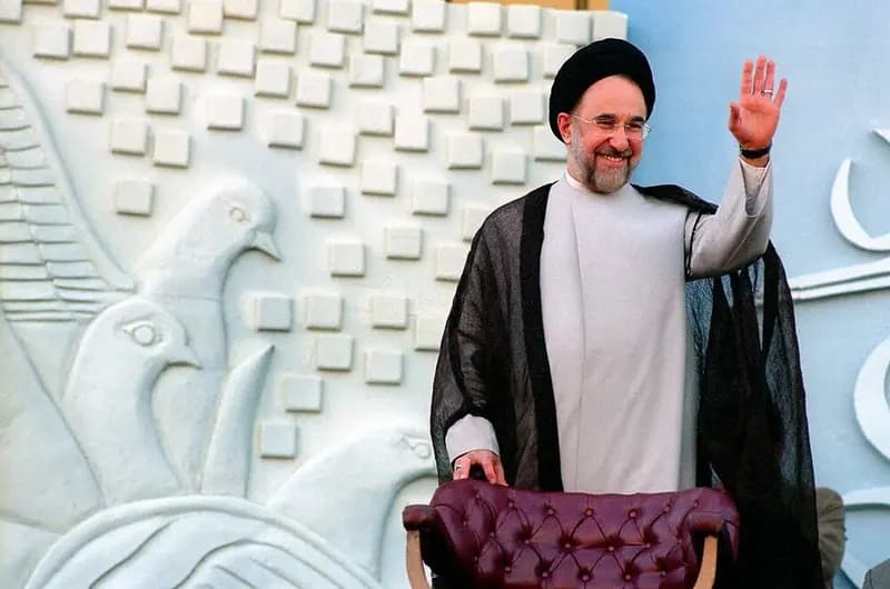 سخنرانی خاتمی در سالگرد ارتحال امام در زمان ریاست جمهوری او؛ امام منادی اسلام عزتبخش بود/ چشمی در ایران نماند که از ماتم ایشان گریان نشود