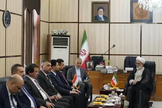 تاکید ماکرون بر اهمیت مذاکرات تهران و واشنگتن در زمینه محدودسازی برنامه هسته‌ای ایران 

