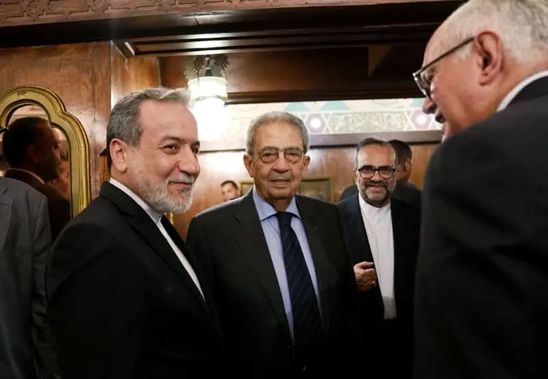 دیدار عراقچی با عمرو موسی، نبیل فهمی و محمد العرابی در رستوران و دیدر از بازار خان‌ الخلیلی/عکس