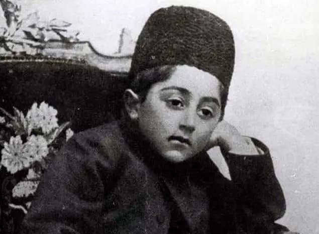 ببینید| فیلمی دیده نشده از روزی که رئیسی در اولین روز ریاست‌جمهوری به دیدار رهبر انقلاب رفت 
