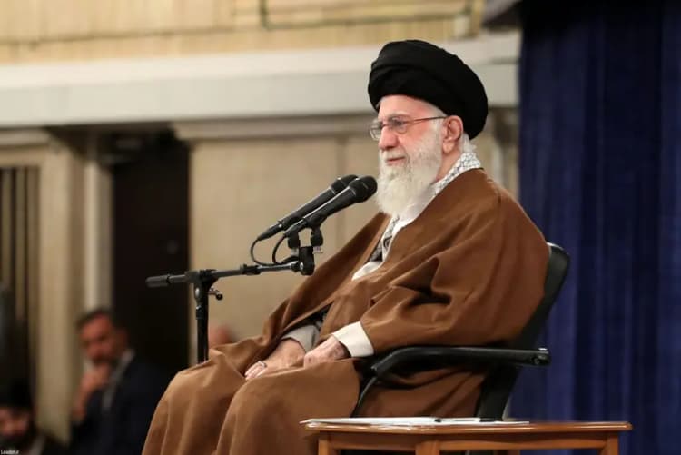 منازعه بازمانده از زمان شاه / تهران و واشنگتن از دهه ۱۹۷۰ در مورد غنی‏‌سازی اورانیوم و بازفرآوری سوخت هسته‏‌ای در خاک ایران با یکدیگر اختلاف‌‏نظر دارند