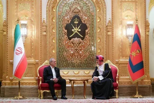 سلطان عمان در دیدار با پزشکیان: در حوزه مذاکرات، با جدیت مسیر را پیگیری می‌کنیم و موفقیت تهران را، موفقیتی برای منطقه می‌دانیم/ در روند مذکور، هیچ منفعت شخصی را دنبال نمی‌کنیم