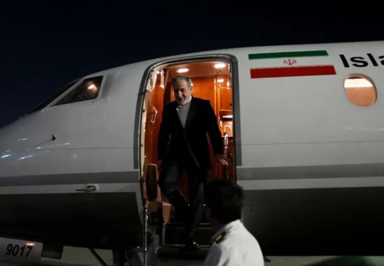 روحانی: در دوره اول ترامپ، راهی وجود داشت که با او به نحوی، موضوع را حل کنیم / می‌خواست جملاتی در برجام اضافه کند، اما شرط اصلی‌اش این بود که با من ملاقات کند؛ من گفتم بگذارید ملاقات کنم اگر هم خراب شد من خراب می‌شوم، به خاطر کشور به عهده می‌گیرم، اما به‌هرحال آن زمان نشد