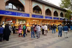 همتی: مردم دوست دارند از نظام حمایت کنند، ولی زندگی روزمره هم باید بگذرد/ ویدئو