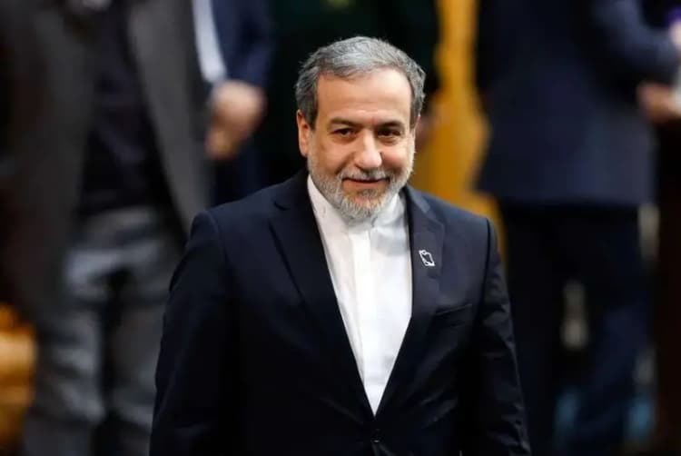 ولایتی: ایران در مرکز نظم نوین جهانی ایستاده است