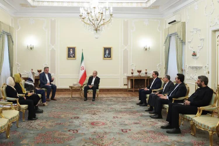 باید برای دفاع از کشور آمادگی خود را نشان دهیم