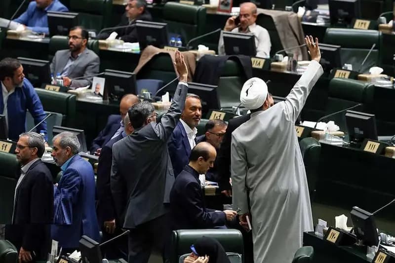 حاکمیت باید تندروها را کنترل کند وگرنه...