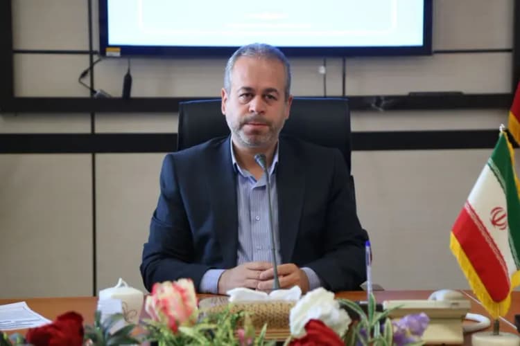 درعصر مادی‌گرایی امام خمینی (ره)  پرچم توحید را برافراشت