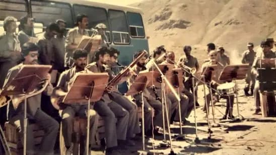 نگاهی به ماشین موستانگ هوش پران میلاد کی مرام که همه آرزوشو دارن / آقای بازیگر سوار بر هواپیمای رویاهایش