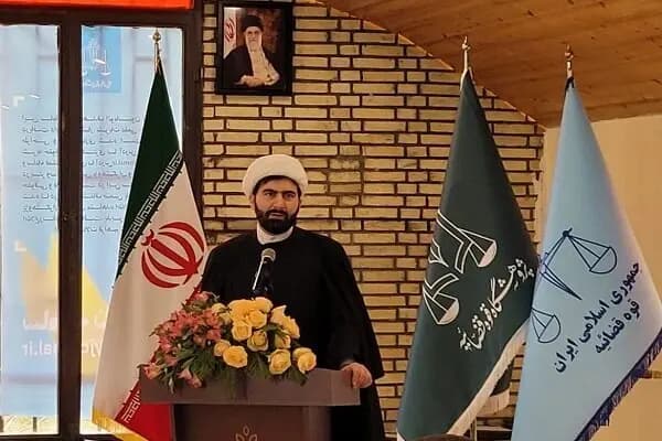 دستگیری سارق موزه شاه نعمت‌الله ولی در شهر کرمان؛ نسخ قرآنی و سکه‌های سرقتی از مخفیگاه متهم کشف شد