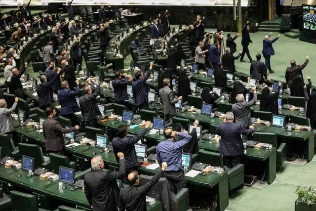 نقد تند 3 چهره سیاسی از مجلس یازدهم و دوازدهم؛ با این ریش نمی شود به تجریش رفت