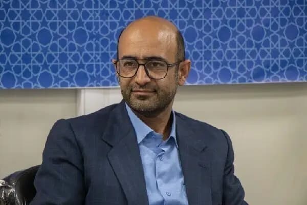 استاندار اصفهان از ارتباط استانداری با پیامک‌های حجاب خبر ندارد؟!/ تشکیل شعبه حمایت از آمران به معروف در اصفهان به چه معنا است؟