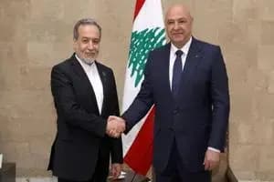توصیه زناشویی ترامپ به ماکرون بعد از سیلی معروف+ فیلم
