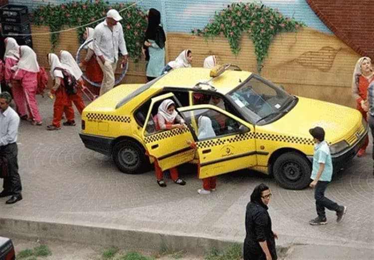 ویدئویی از حمله ملخ‌ها به آران و بیدگل 