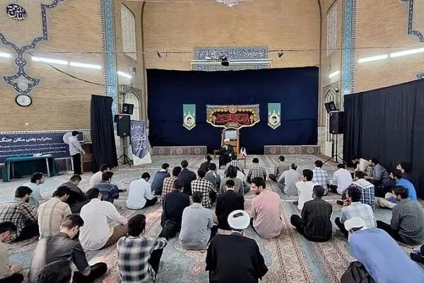 سوال یک مجری درباره کتاب امیرحسین ثابتی را آچمز کرد! +ویدیو