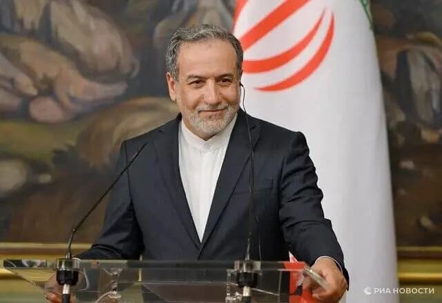 حمله تند روزنامه اصولگرای جوان به اصولگراهای انقلابی: در اقلیت هستند، اما صدای‌شان در بوق است