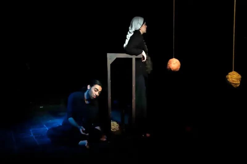 اجرای نمایشی چهار شعر/درباره نمایش به علی گفت مادرش روزی... 