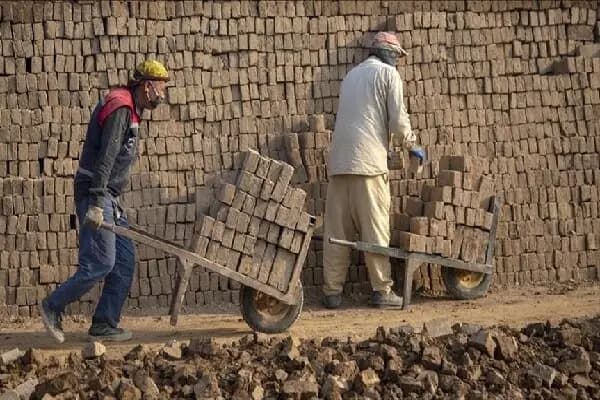 تامین منافع ذینفعان راهبردی و رعایت قوانین و الزامات بانکی