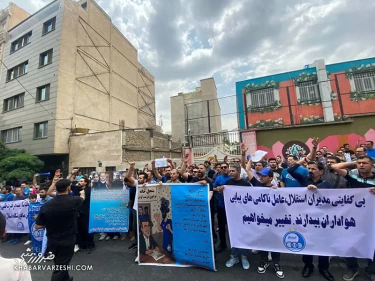 استقلال سیزدهم شد ولی پرچمش نیفتاد/ در بدترین سال هم جام و سهمیه گرفتیم/ رفتار مدیران خبر از یک سال بد دیگر می‌دهد