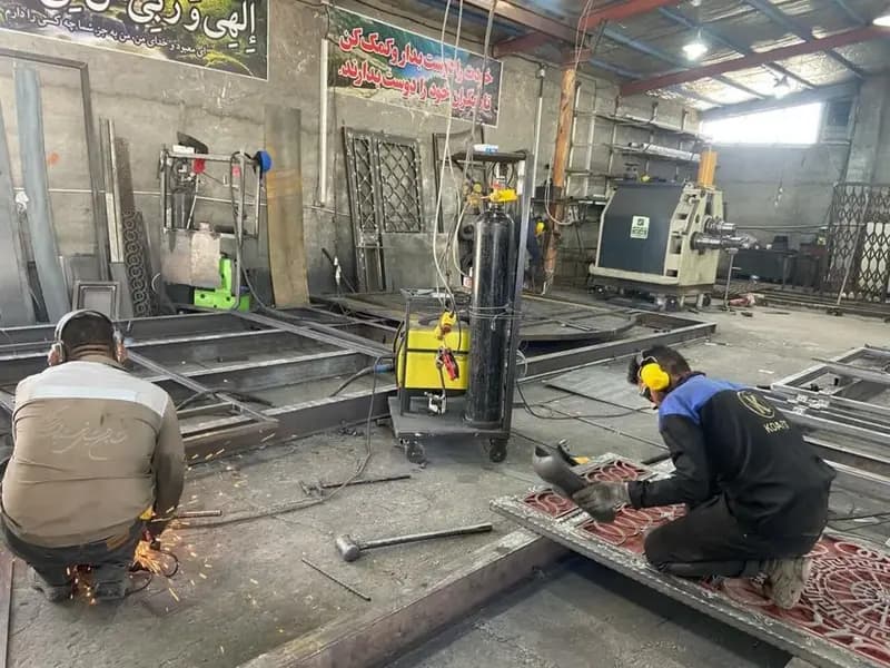 ۴۸ هزار زندانی در ۵۵ کارگاه صنعت محور مشغول کار هستند