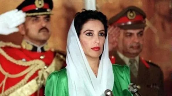 فیلم آواز شاد در دانشگاه برای عروسی دختر و پسر دانشجو  ! / هم دانشگاهی ها قیامت به پا کردن !