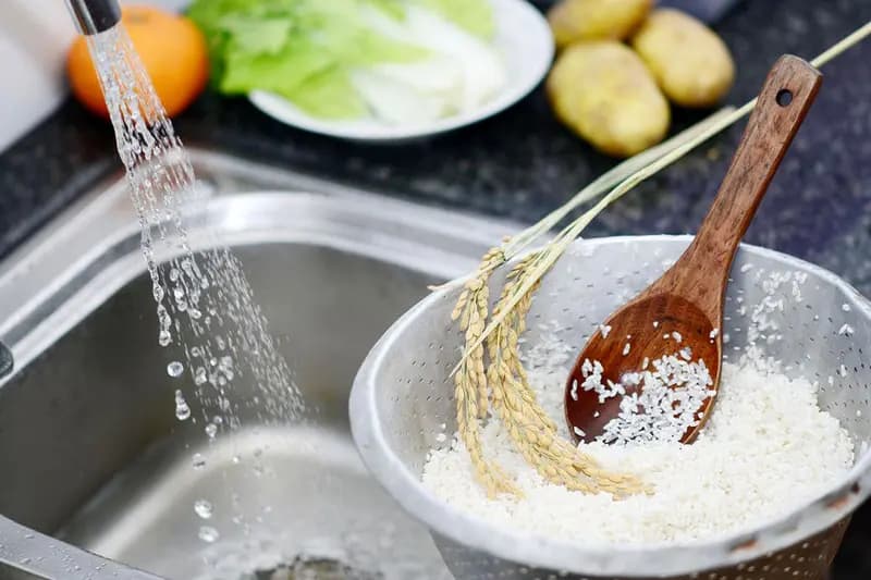 نحوه نگهداری برنج پخته شده در یخچال و فریزر 