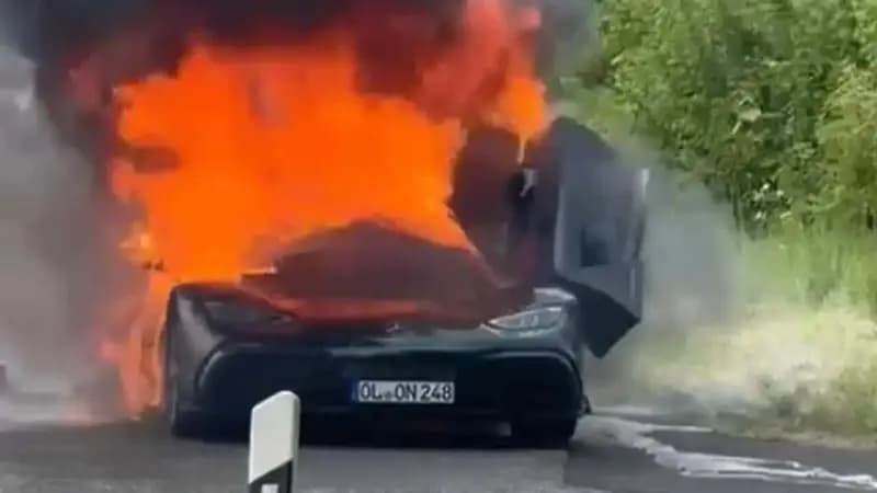 مرسدس بنز ۴۰۰ میلیاردی به خاکستر تبدیل شد! /عکس