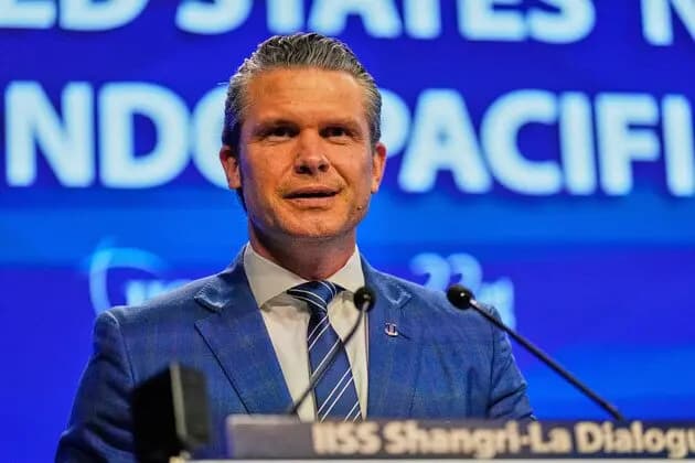 وزیر دفاع آمریکا: ایران به دنبال تقویت توان دفاعی و موشکی خود است