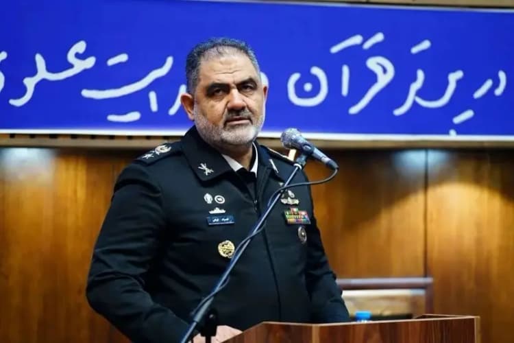 انتقاد روزنامه اصولگرا از نحوه اطلاع‌رسانی در مورد مذاکرات ایران و آمریکا: مسئولان اطلاعات درست نمی‌دهند، مردم سراغ رسانه‌های خارجی می‌روند