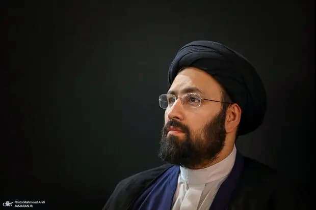 سیدعلی خمینی: از فردای ۲۲ بهمن از بعضی آرمان‌ها تنازل و عقب‌نشینی داشته‌ایم/ ما ۱۰، ۲۰ سال رها کردیم تا به اینجا رسیدیم