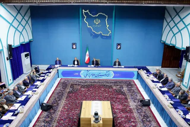 توئیت رسانه KHAMENEI.IR برای انتصاب نماینده ولی‌فقیه در مؤسسه اطلاعات