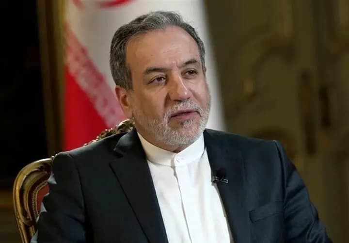 تصاویر خاص از عراقچی در یک مراسم ختم