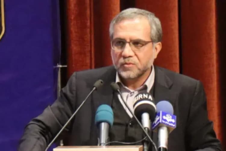 کشتی حامل ۵۰ اتوبوس برقی به بندرعباس رسید