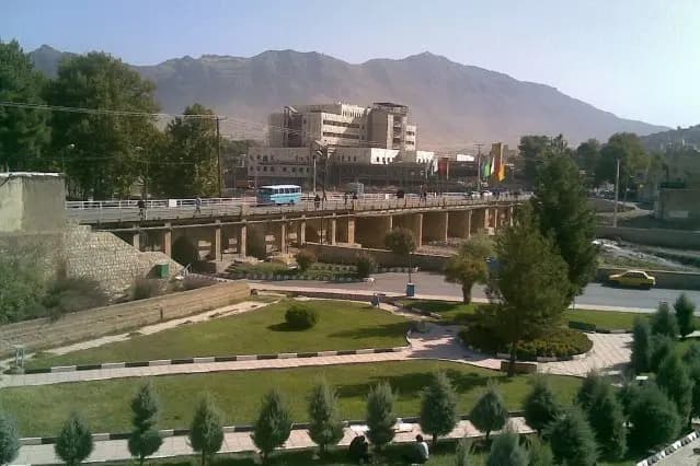 امام جمعه کرمانشاه: خون شهدای ۱۵ خرداد نهال انقلاب را آبیاری کرد