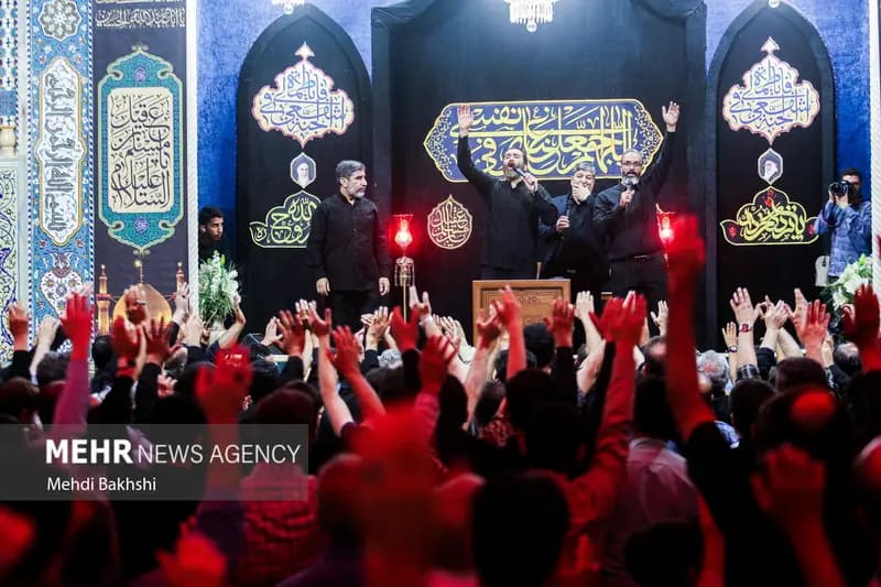 اجتماع لبیک یا حسین(ع) در حرم حضرت معصومه (س)