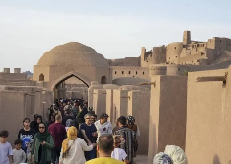 بیش از ۱۰ هزار کردستانی در رویداد کتابخوانی «خط امین» شرکت کردند