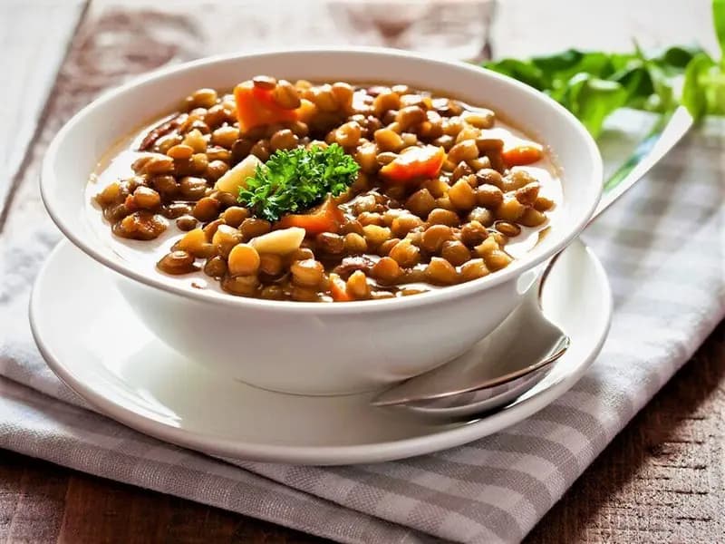 تهیه خوراک عدس و اسفناج؛ بمب آهن و انرژی!