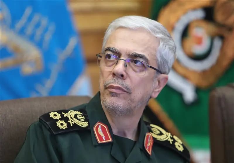 واکنش تسنیم به «هجمه عوامل آگاه وناآگاه دشمن» به سرلشکر باقری: او نماینده نسلی از فرماندهان است که نه‌تنها بر سرنوشت امروز نیروهای مسلح تأثیرگذارند، بلکه در تعیین آینده دکترین دفاعی کشور نیز نقش محوری دارند / از دید بسیاری از تحلیل‌گران، او مغز متفکر معماری نظامی نوین ایران است