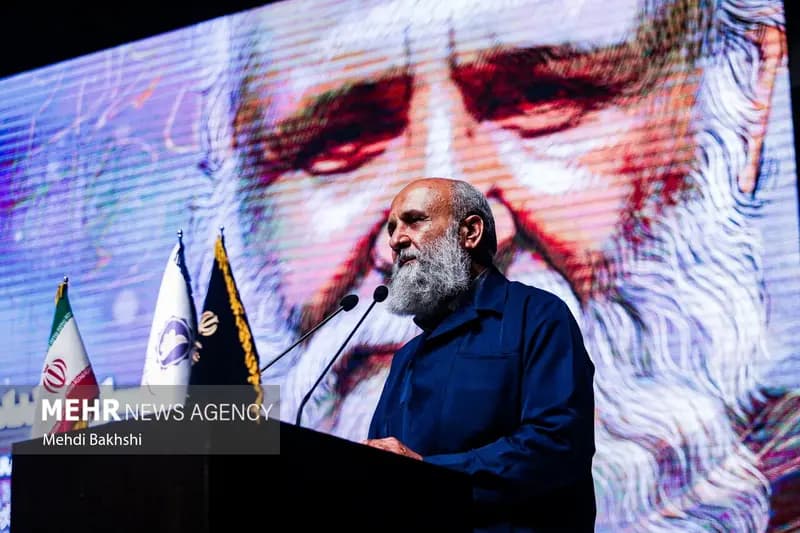 هنرمندان انقلابی در برابر هیچ مسئله‌ای بی‌تفاوت نیستند