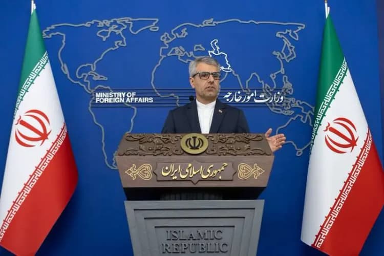 تصاویر تجدید میثاق عراقچی با آرمان های امام در کنار سیدحسن خمینی/ چه افراد دیگری حضور داشتند؟