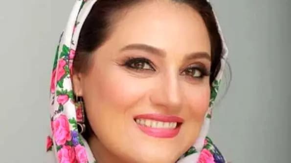 فیلم آواز باشکوه  علی یاسینی با همراهی دختر مورد علاقه اش ! / تو چمدونت یک نامه گذاشتم !  + موزیک ویدیوی آهنگ کنارتم