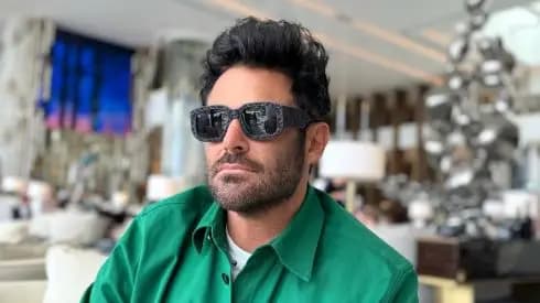 اولین رونمایی از مادر جوان و باکلاس محمدرضا گلزار/  مادرشوهر زیبای آیسان خانوم  را ببینید !
