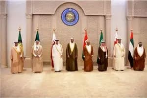باید برای دفاع از کشور آمادگی خود را نشان دهیم