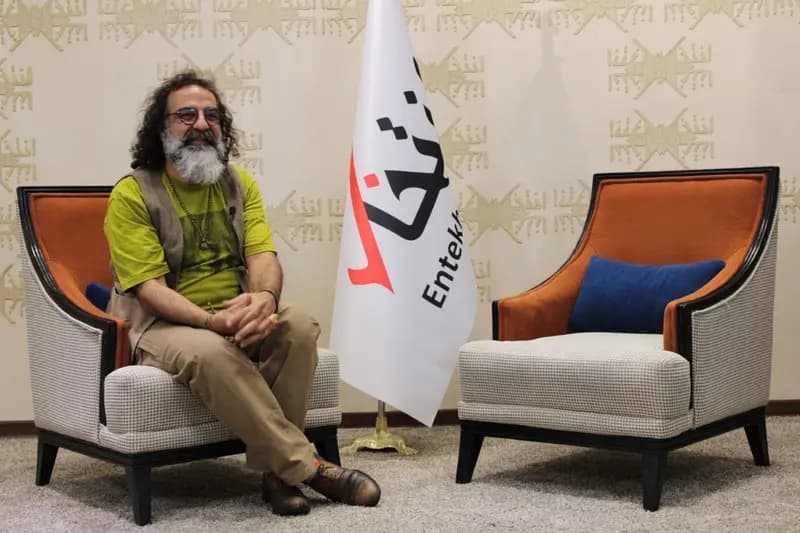 ویدیو/ جواد یحیوی: یک‌بار، چون پشت مو‌های «وحید شمسایی» کمی بلند بود، صداوسیما اجازه نداد که روی آنتن برود/ الان مو‌های معاون سیمای سازمان از «پویول» که یک روز «عادل فردوسی‌پور» را به خاطر آن پیچاندند، بلندتر است