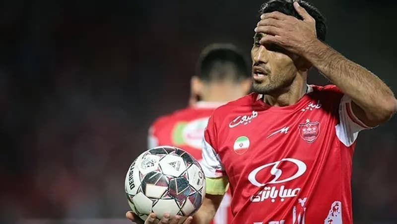 وحید امیری یک فصل دیگر در پرسپولیس ماندنی شد