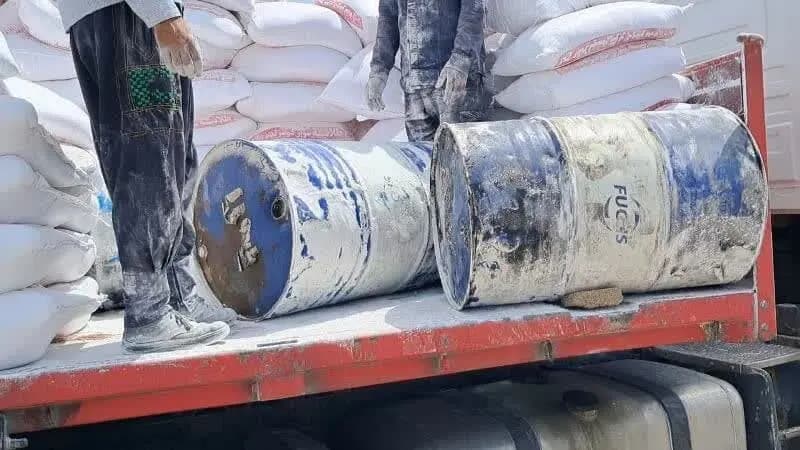 کشف گازوئیل قاچاق زیر کیسه های گچ